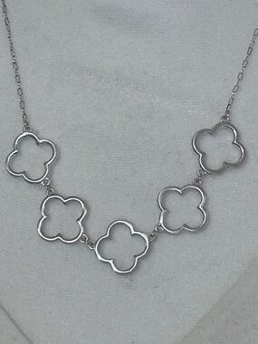 Elegant Silver Clover-Link Necklace - Women Jewelry